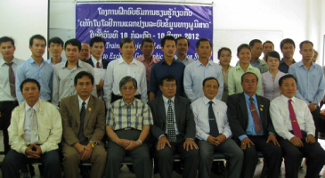 Viện Địa lý cấp chứng chỉ cho 32 học viên tỉnh Savannakhet, ...